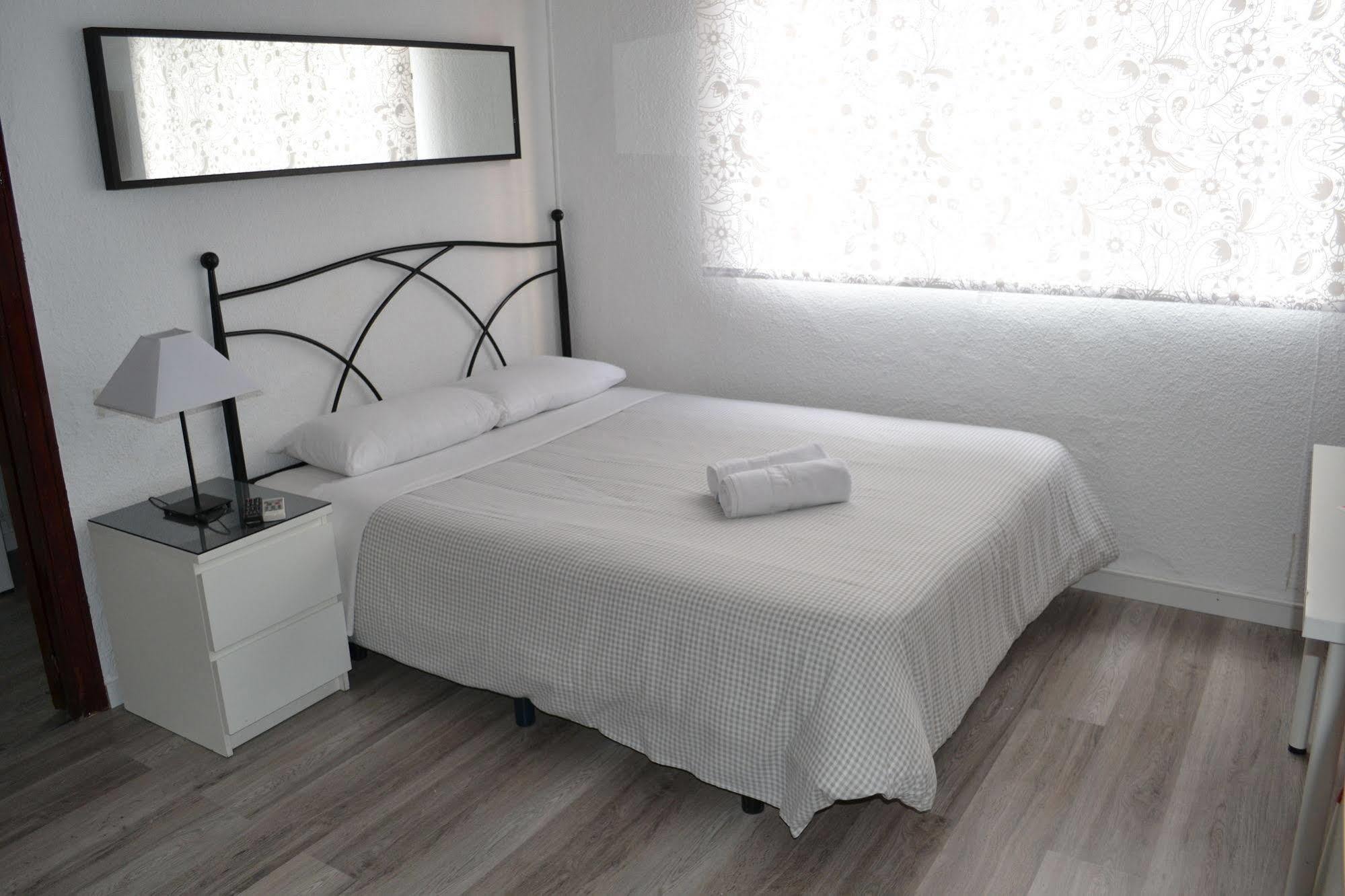 Apartamentos Arapiles Мадрид Екстер'єр фото